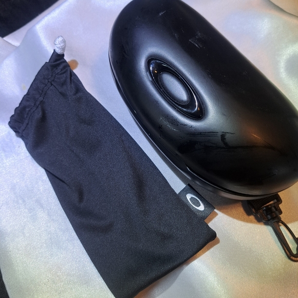 OAKLEY/CASE & SUNGLASSESN̈ - Picture 10 of 14